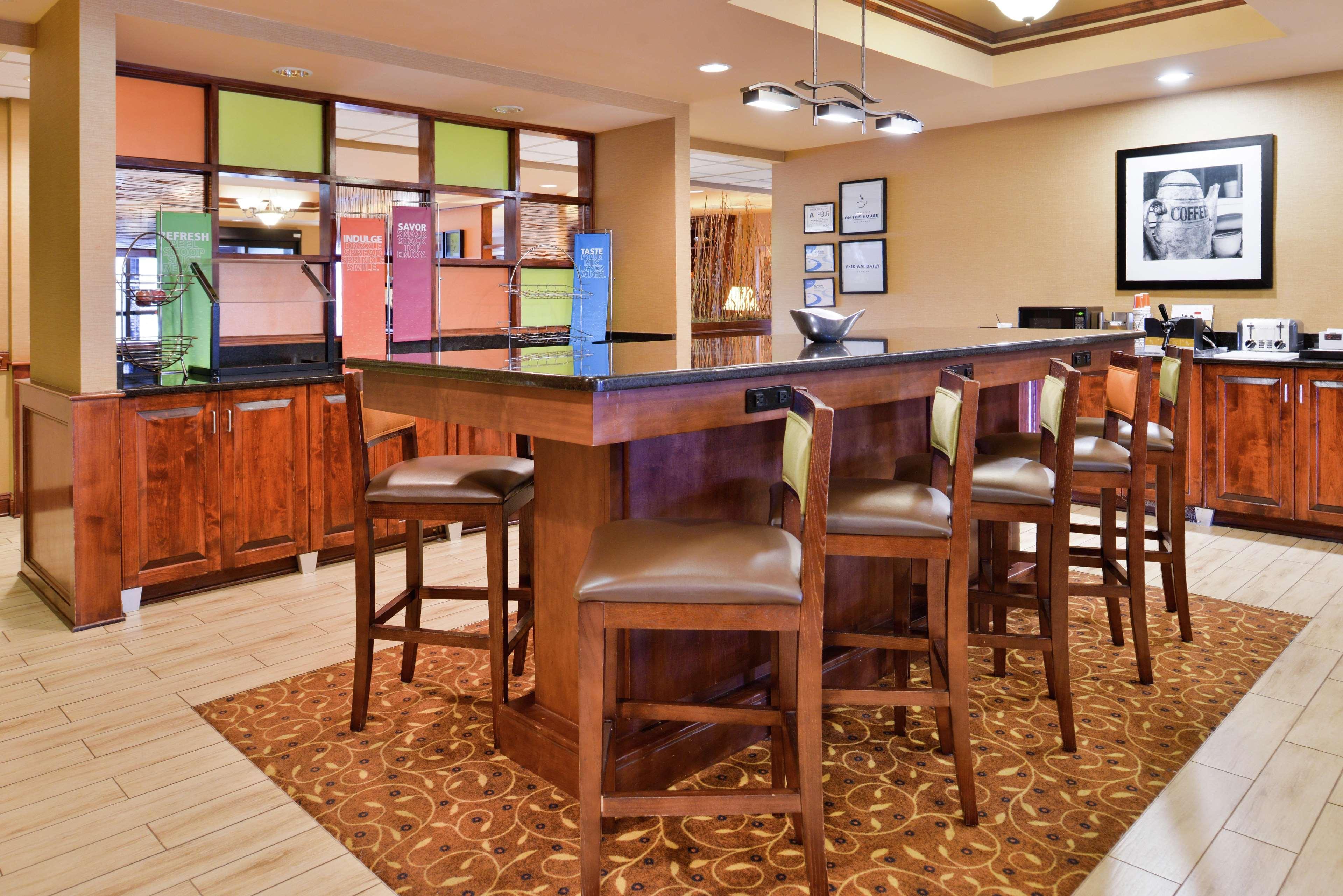 Hampton Inn Greensboro East / Mcleansville Bagian luar foto