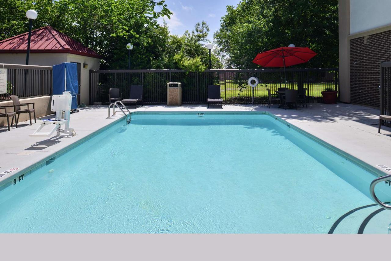Hampton Inn Greensboro East / Mcleansville Bagian luar foto